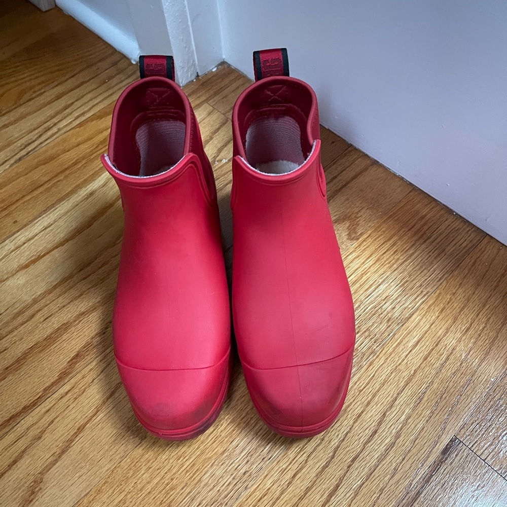 Ugg Chelsea rain boot